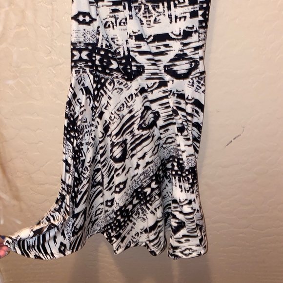 Black and white dress - Picture 2 of 5